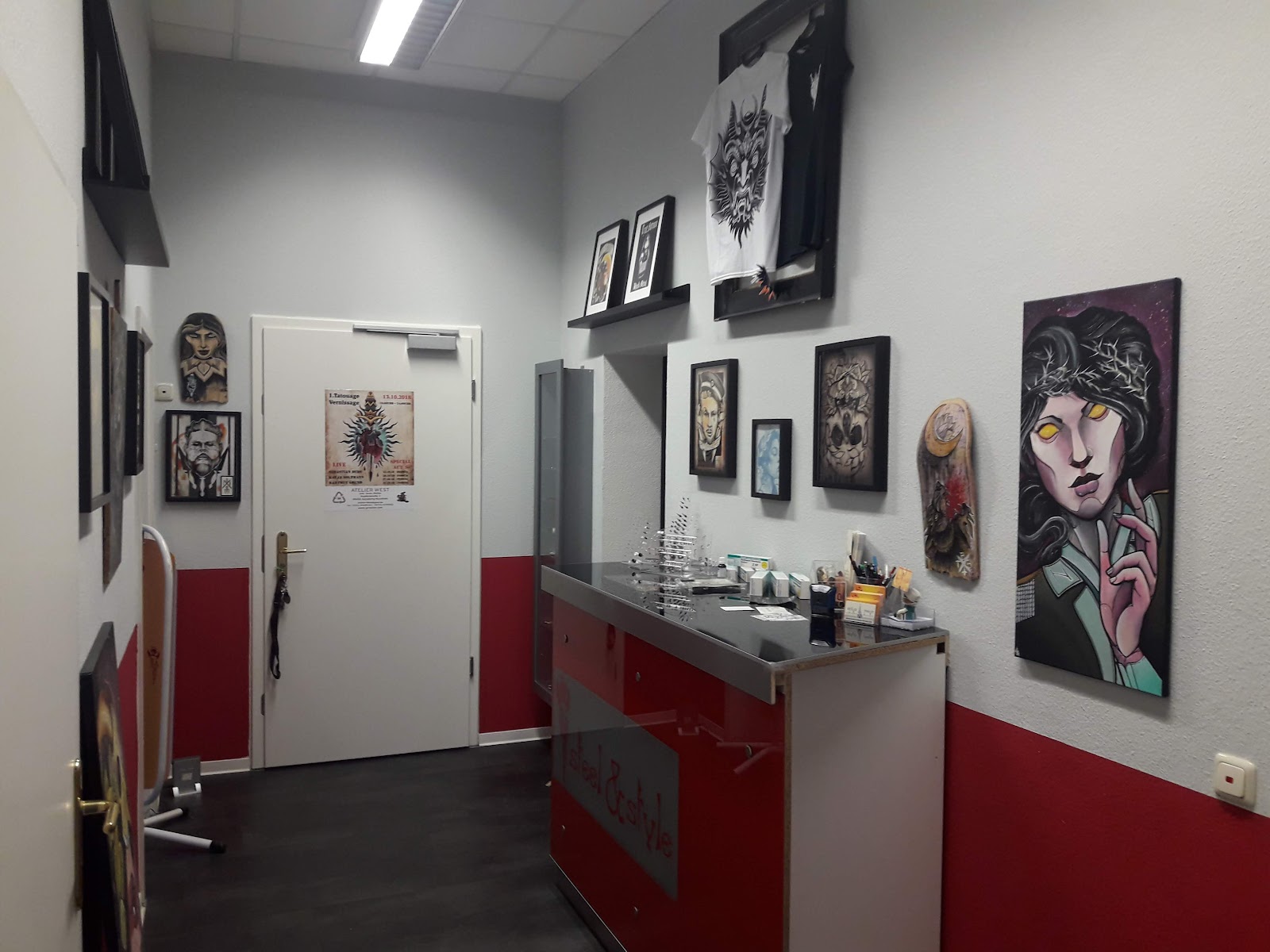 Empfangsbereich im Steel & Style Tattoo- und Piercingstudio